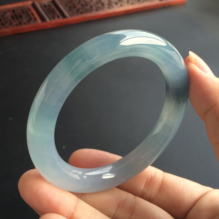 (超值推荐)糯冰种晴水飘花圆条手镯(57mm)