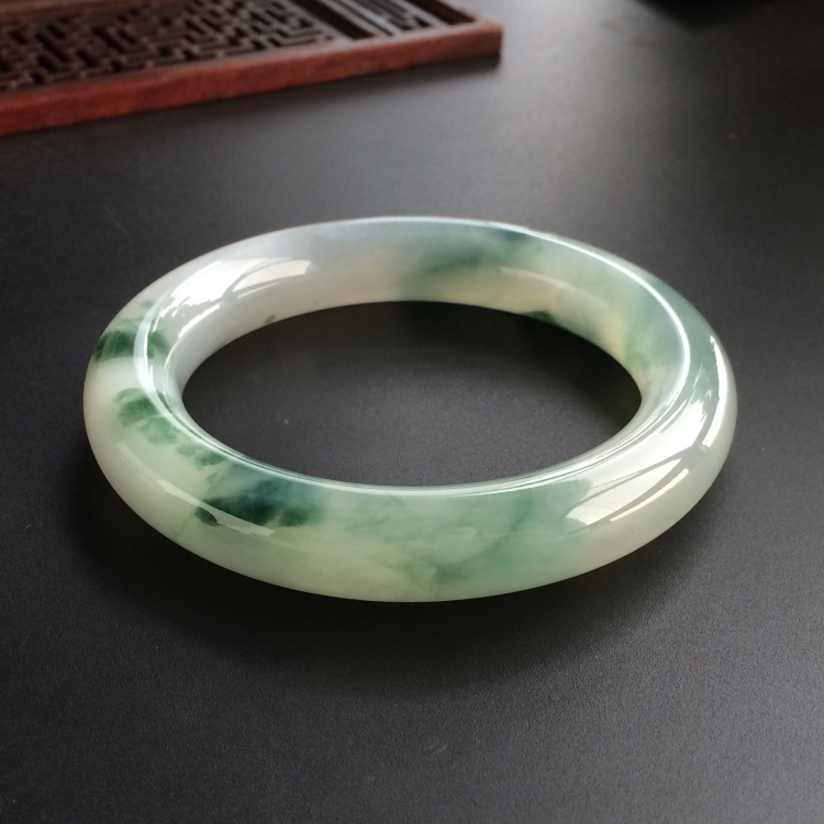 (超值推荐)糯冰种飘翠圆条手镯(57.2mm)