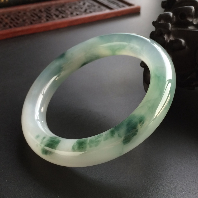 (超值推荐)糯冰种飘翠圆条手镯(57.2mm)