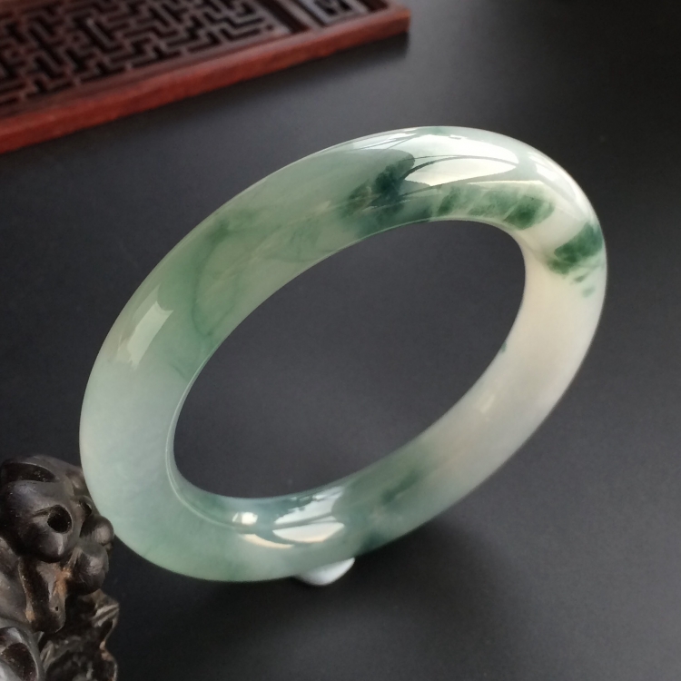 (超值推荐)糯冰种飘翠圆条手镯(57.2mm)
