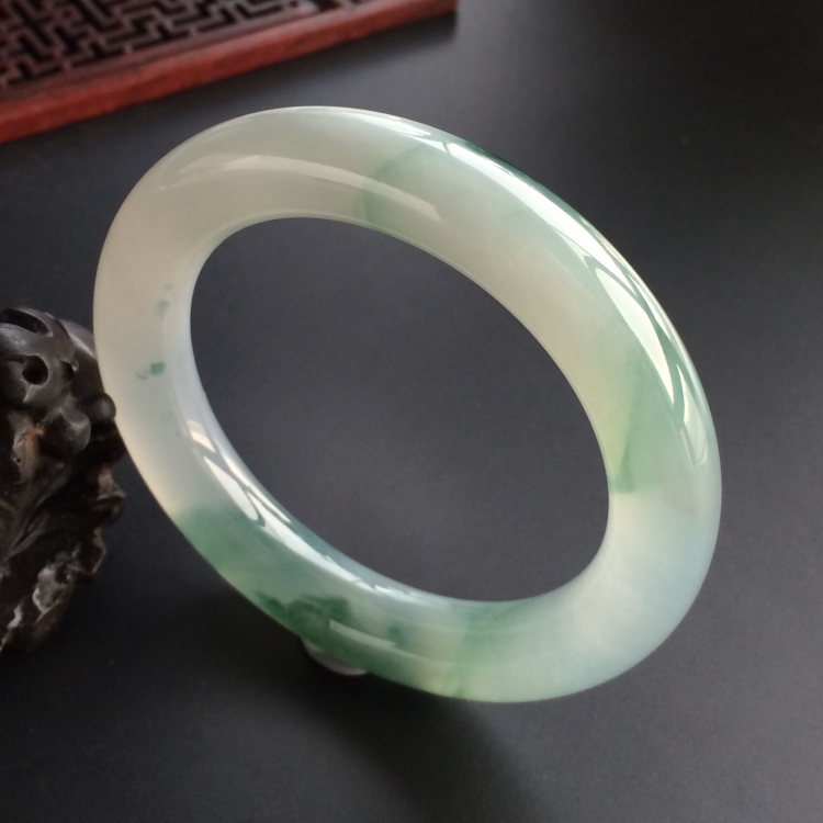 (超值推荐)糯冰种飘翠圆条手镯(57.2mm)