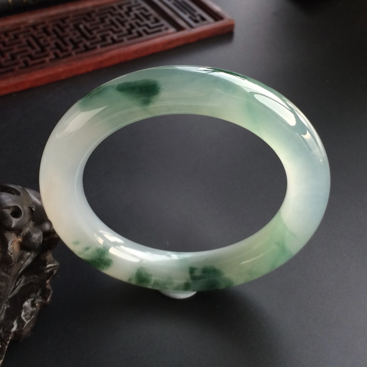 (超值推荐)糯冰种飘翠圆条手镯(57.2mm)