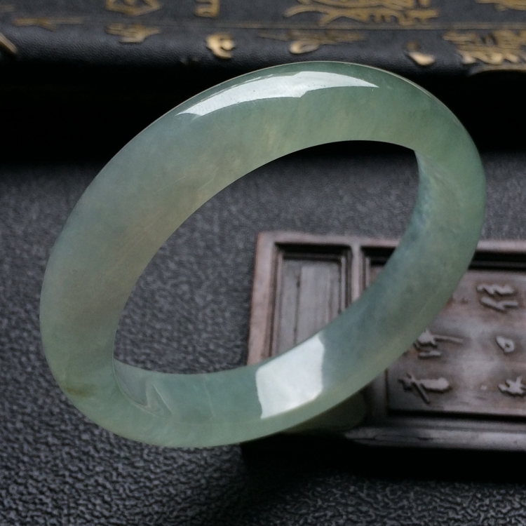（超值推荐）糯冰种晴水贵妃手镯（56.2mm-46mm）