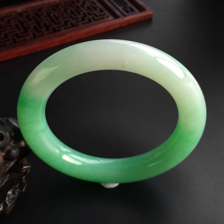 (超值推荐)糯冰种苹果绿圆条手镯(57.5mm)