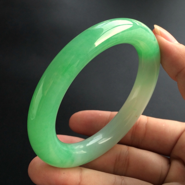 (超值推荐)糯冰种苹果绿圆条手镯(57.5mm)