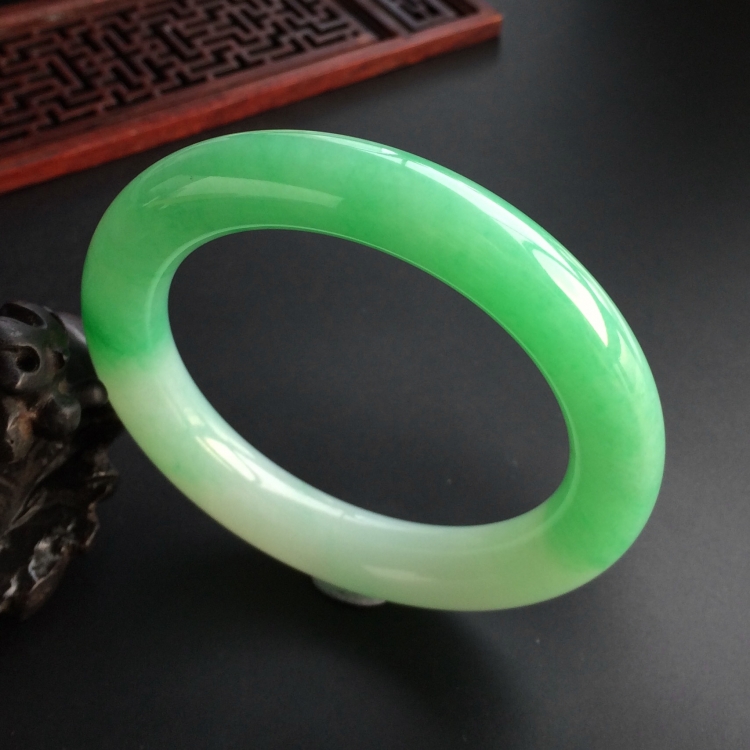 (超值推荐)糯冰种苹果绿圆条手镯(57.5mm)