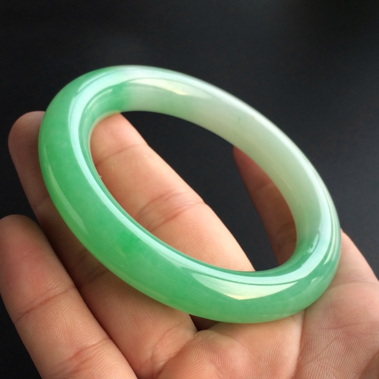 (超值推荐)糯冰种苹果绿圆条手镯(57.5mm)