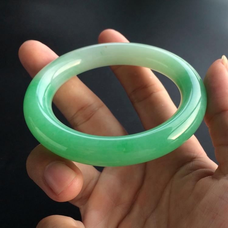 (超值推荐)糯冰种苹果绿圆条手镯(57.5mm)