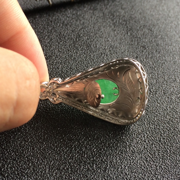 (超值推荐)冰种翠色镶白金钻石胸坠