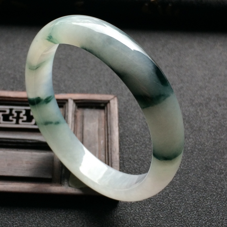 （超值推荐）糯冰种飘花贵妃手镯（54.6mm-44.4mm）