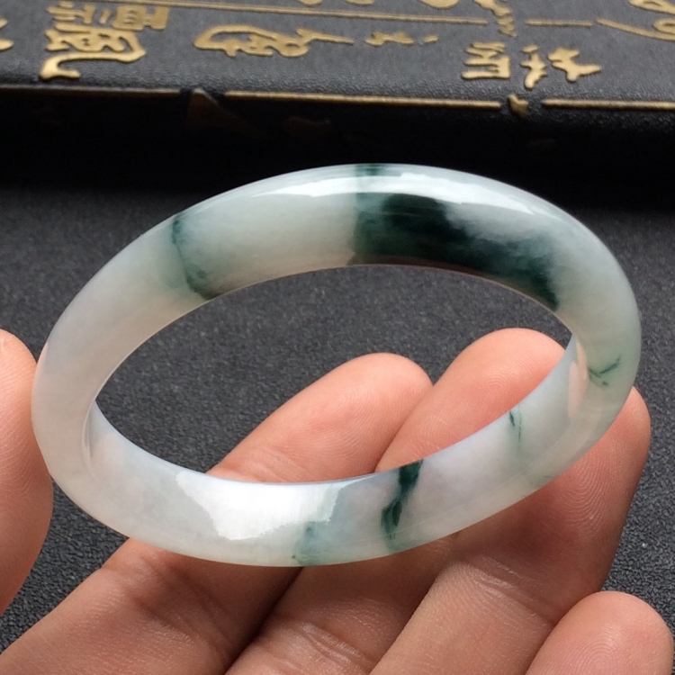 （超值推荐）糯冰种飘花贵妃手镯（54.6mm-44.4mm）