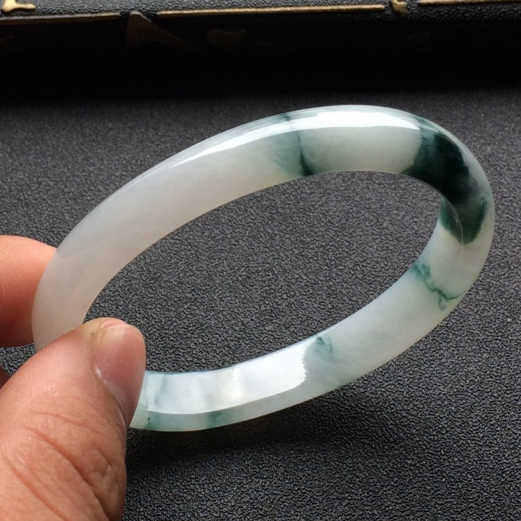 （超值推荐）糯冰种飘花贵妃手镯（54.6mm-44.4mm）