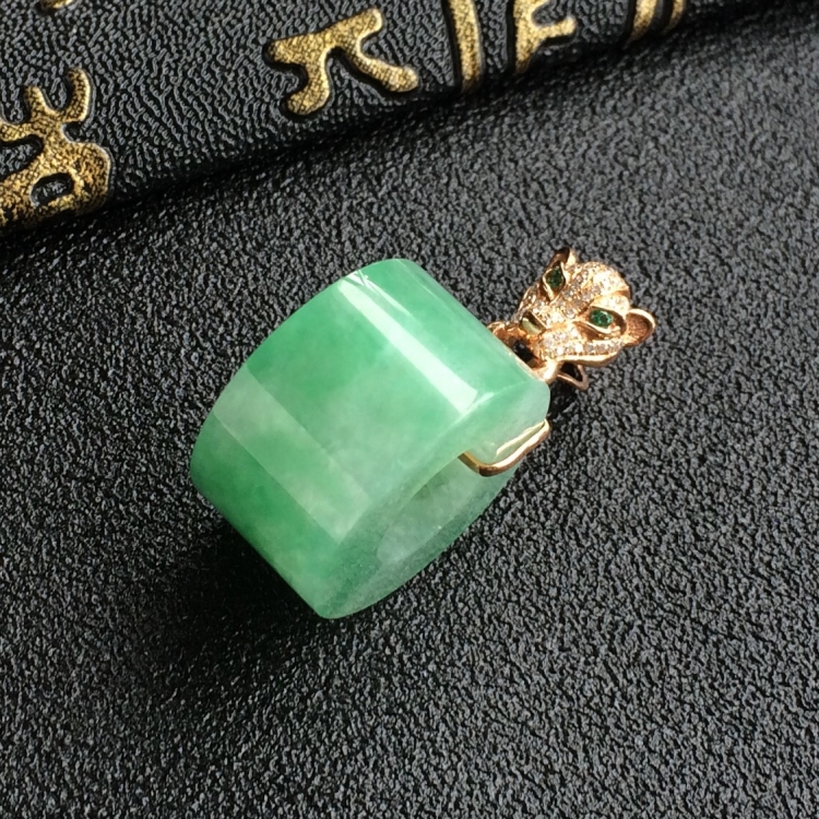 (超值推荐)糯冰种晴水镶玫瑰金钻石路路通胸坠