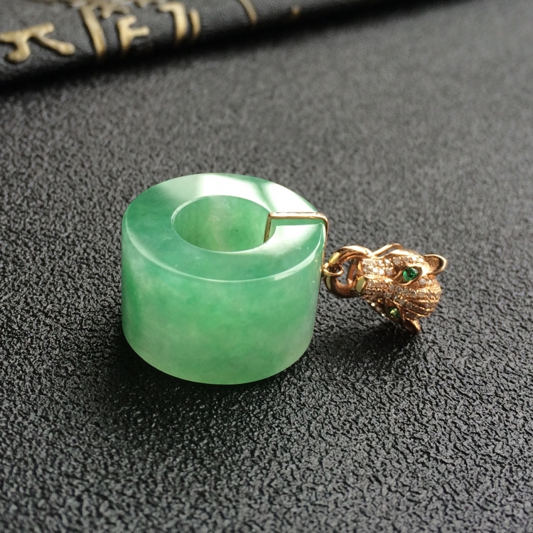 (超值推荐)糯冰种晴水镶玫瑰金钻石路路通胸坠