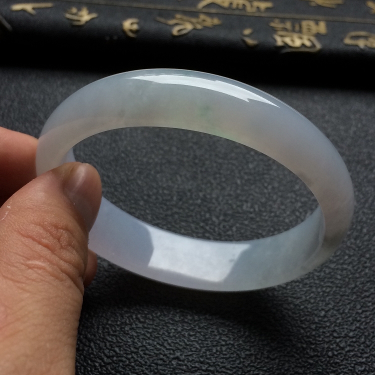 （超值推荐）糯冰种淡紫罗兰贵妃镯（56.5mm-49.8mm）