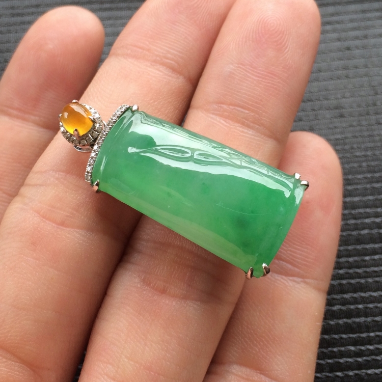 (超值推荐)糯冰种飘绿花镶白金钻石节节高胸坠