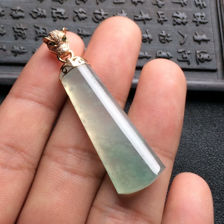 （超值推荐）冰种淡晴水镶玫瑰金钻石平安无事牌胸坠
