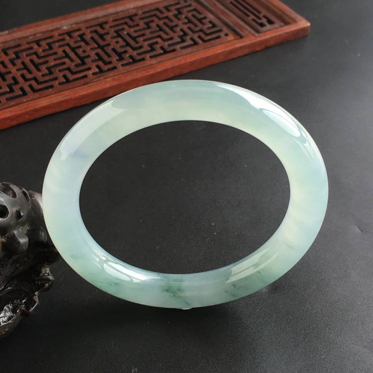 (超值推荐)冰种飘花圆条手镯(56.8mm)