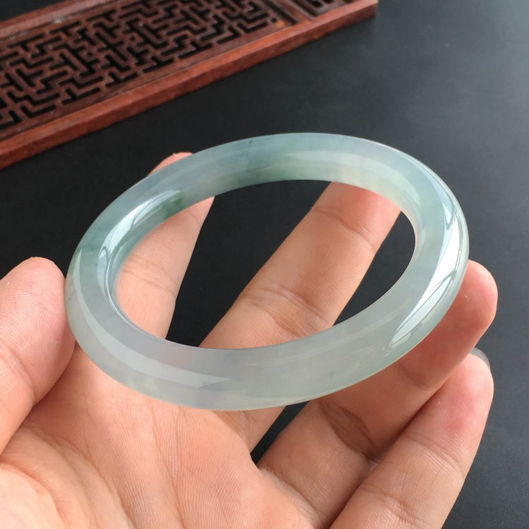 (超值推荐)冰种飘花圆条手镯(56.8mm)