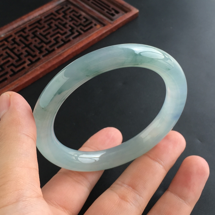 (超值推荐)冰种飘花圆条手镯(56.8mm)