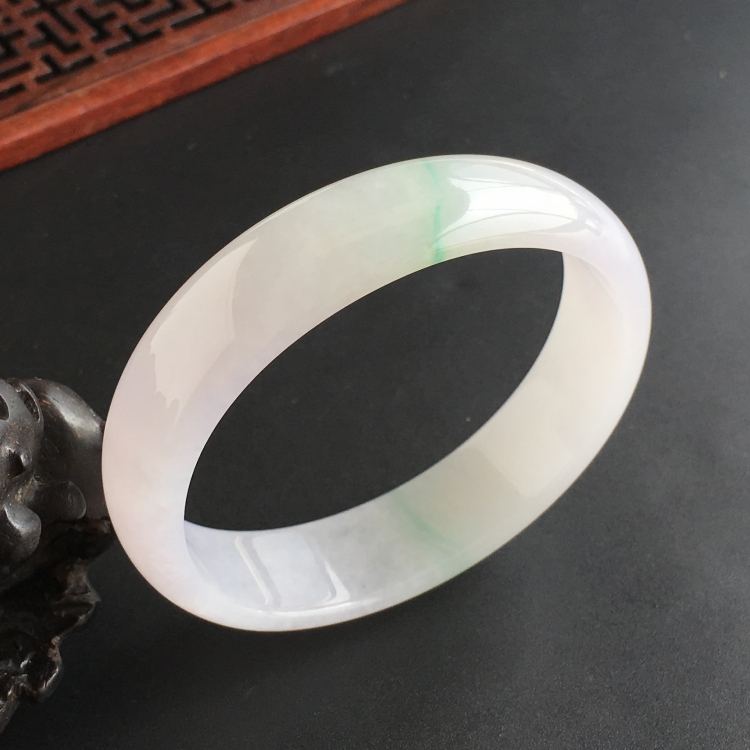(超值推荐)糯冰种略飘翠贵妃镯(55.6mm-48.3mm)