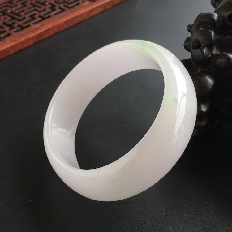 (超值推荐)糯冰种淡春带彩贵妃镯(55.4mm-47.5mm)