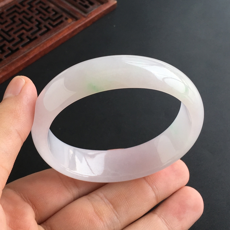 (超值推荐)糯冰种淡春带彩贵妃镯(55.4mm-47.5mm)