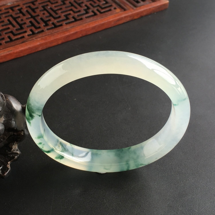 (超值推荐)冰种飘花贵妃镯(54.2mm-47.3mm)