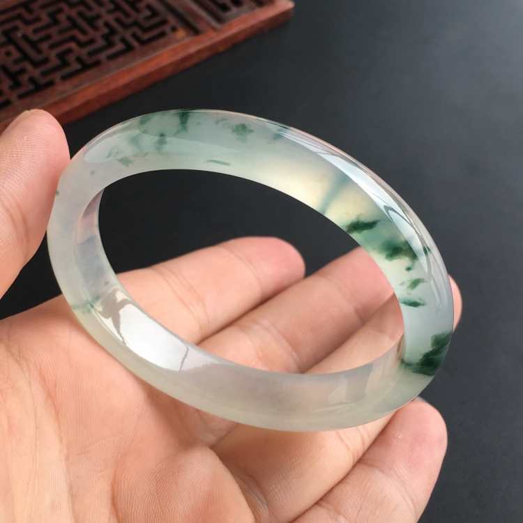 (超值推荐)冰种飘花贵妃镯(54.2mm-47.3mm)