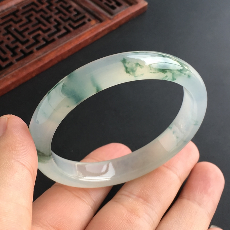 (超值推荐)冰种飘花贵妃镯(54.2mm-47.3mm)