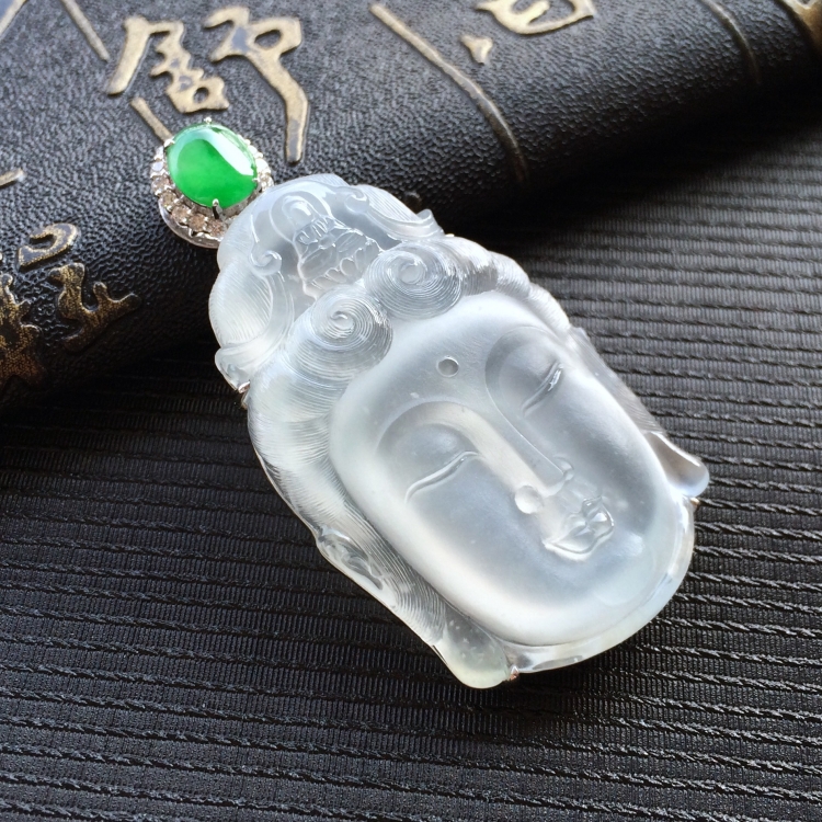 (超值推荐)冰种淡晴水镶白金钻石观音头胸坠