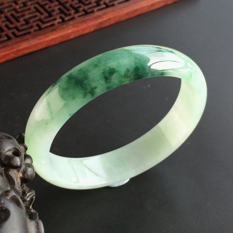 (超值推荐)糯冰种飘花贵妃镯(58.7mm-50.6mm)