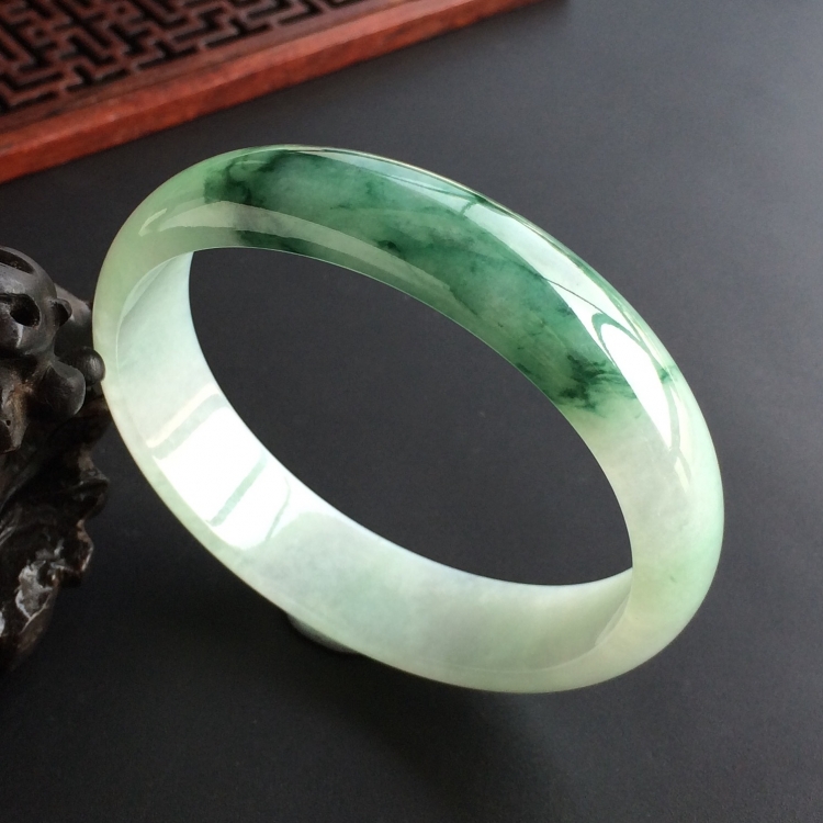 (超值推荐)糯冰种飘花贵妃镯(58.7mm-50.6mm)