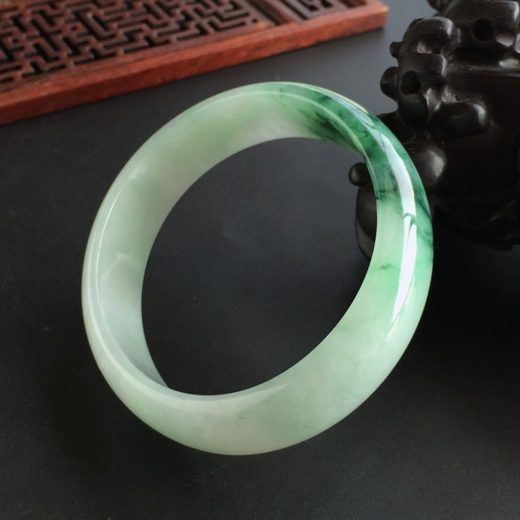 (超值推荐)糯冰种飘花贵妃镯(58.7mm-50.6mm)