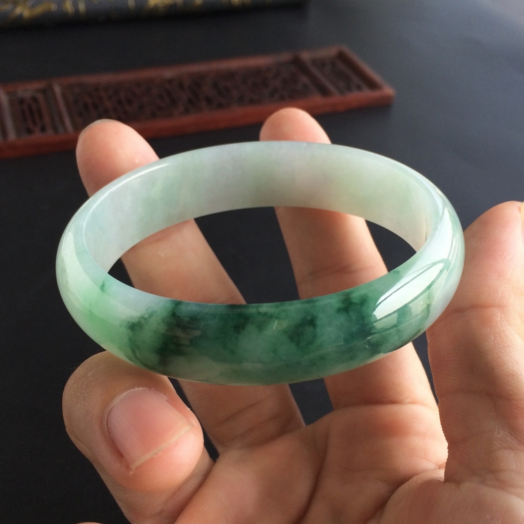 (超值推荐)糯冰种飘花贵妃镯(58.7mm-50.6mm)