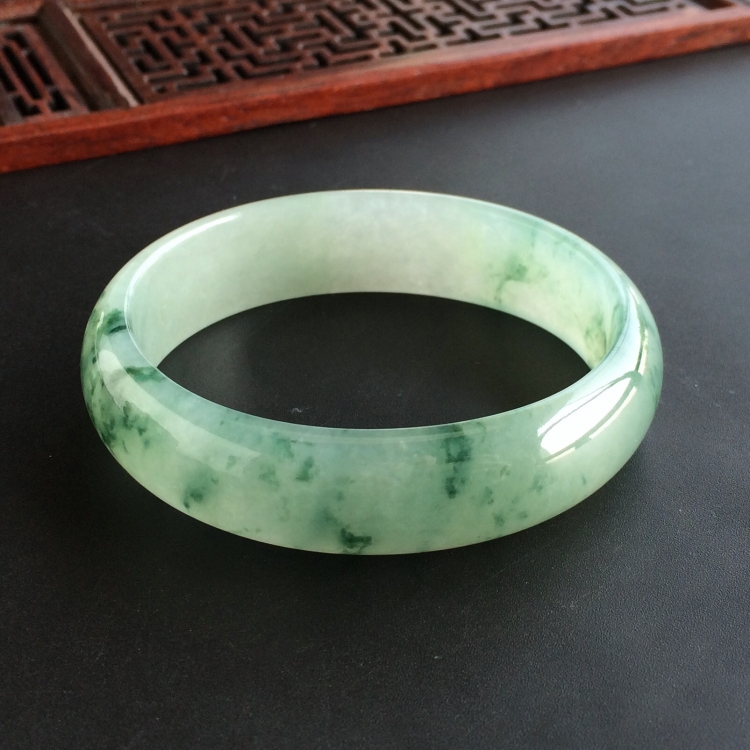 (超值推荐)糯冰种飘花贵妃镯(54.8mm-48.8mm)
