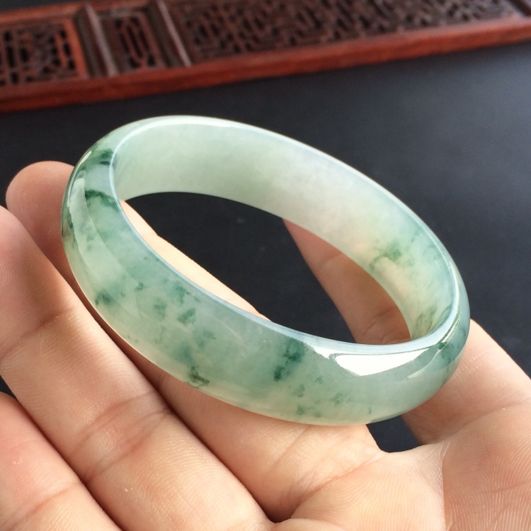 (超值推荐)糯冰种飘花贵妃镯(54.8mm-48.8mm)