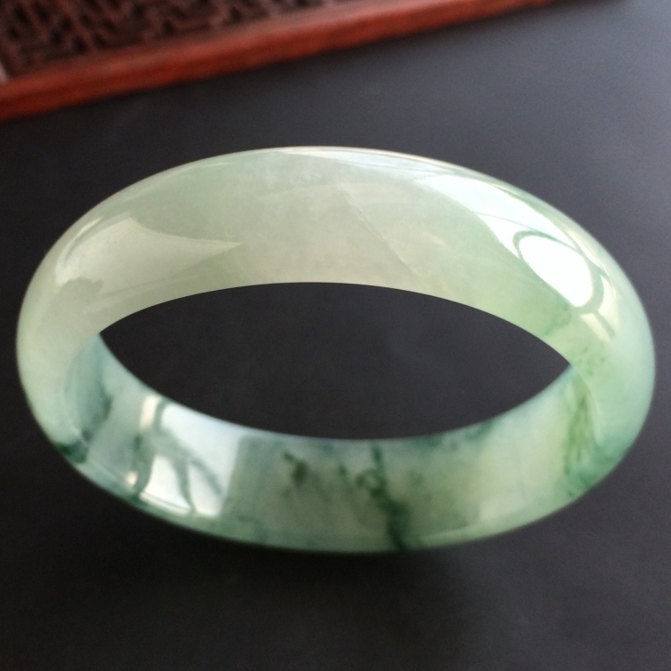 (超值推荐)糯冰种飘花贵妃镯(54.8mm-48.8mm)