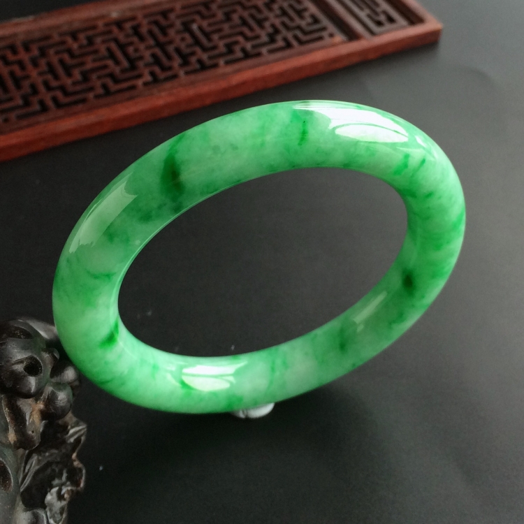 (超值推荐)糯冰种飘翠圆条手镯(56.8mm)