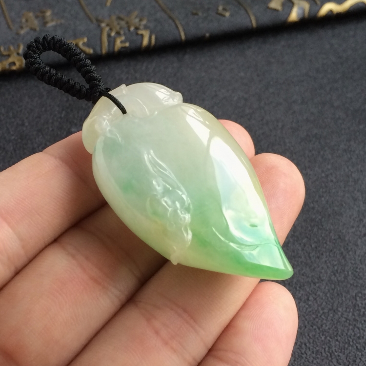 (超值推荐)糯冰种淡黄加绿福瓜挂件