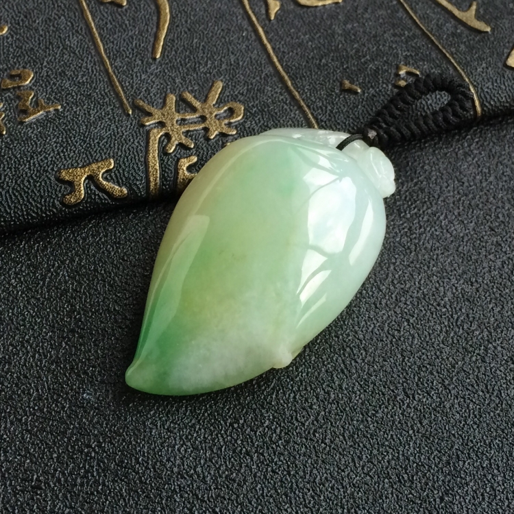 (超值推荐)糯冰种淡黄加绿福瓜挂件