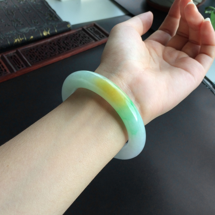 (超值推荐)糯冰种黄加绿圆条手镯(55mm)