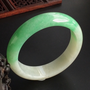 (超值推荐)糯冰种飘翠手镯(56.3mm)