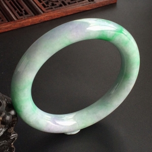 (超值推荐)糯冰种春带彩圆条手镯(55.4mm)