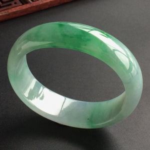 (超值推荐)糯冰种飘翠贵妃镯(54.2mm-45.2mm)