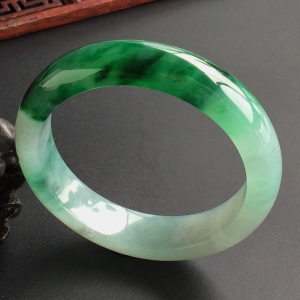 (超值推荐)糯冰种飘翠手镯(55.6mm)