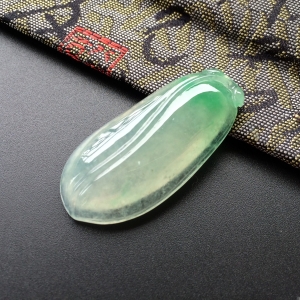 (超值推荐)冰种飘翠福瓜挂件