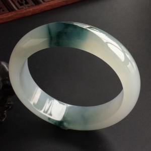 (超值推荐)糯冰种飘花手镯(55.8mm)