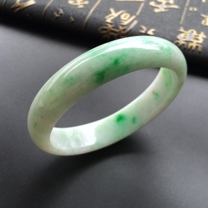 (超值推荐)糯冰种飘翠手镯(56.2mm)