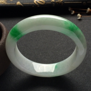 （超值推荐）糯冰种飘翠手镯（58mm）